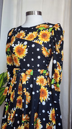 Cargar imagen en el visor de la galería, Sunflower Maxi Dress
