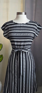 Cargar imagen en el visor de la galería, Midi Dress
