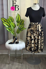 Cargar imagen en el visor de la galería, Black Floral Traje Midi
