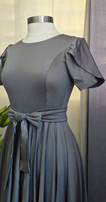 Cargar imagen en el visor de la galería, Grey Maxi Dress
