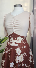 Cargar imagen en el visor de la galería, Beige Floral Maxi Dress
